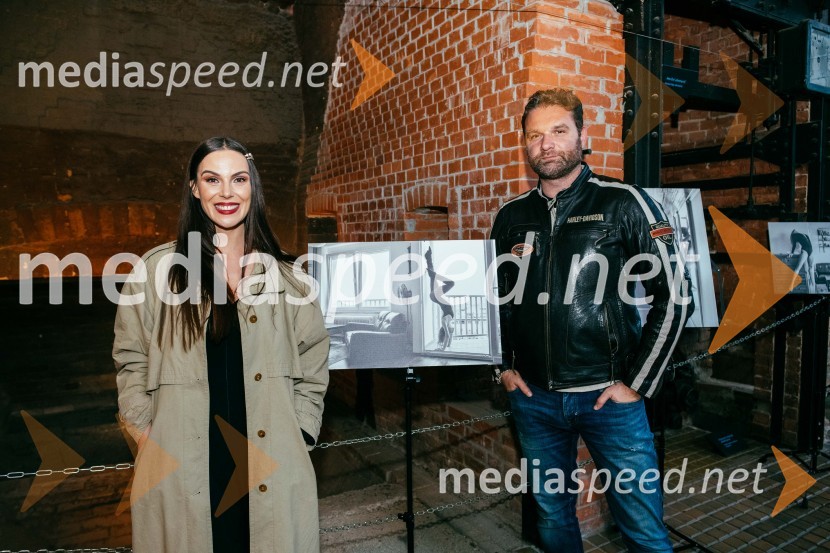  Ula  Furlan, igralka, voditeljica, vodja stikov z javnostmi Kina Šiška;  Dejan Nikolič, fotografGlobina tesnobe, plesno-glasbena premiera