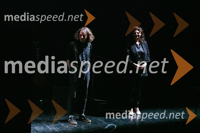  David Kocmur, glasbenik;  Anja Strajnar, pevkaGlobina tesnobe, plesno-glasbena premiera