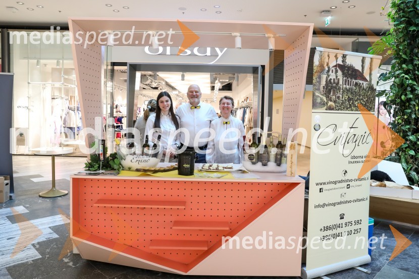  ... ;  Jurij Cvitanič, Vinogradništvo Cvitanič;  Slavica  Cvitanič, Vinogradništvo CvitaničPubeci v centru Aleja Ljubljana