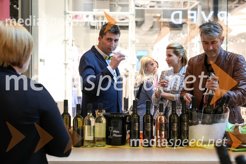  Sandi  Fleisinger, Kmetija Fleisinger;  Robert Hafner, Vinogradništvo HafnerPubeci v centru Aleja Ljubljana