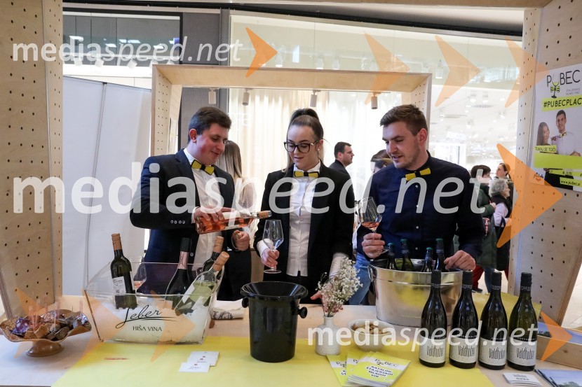  Aljaž  Leber, Vino Leber;  Nely Brina Belna;  Adam  Valdhuber, Vino ValdhuberPubeci v centru Aleja Ljubljana