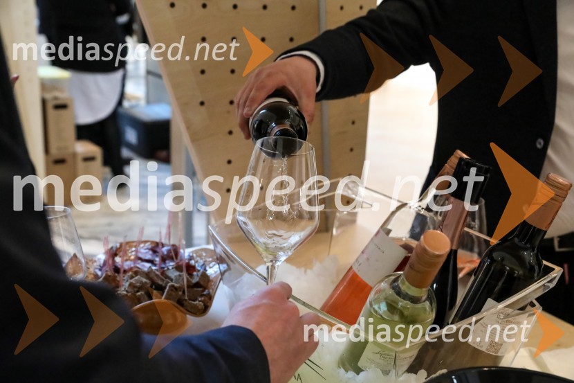 Pubeci v centru Aleja Ljubljana