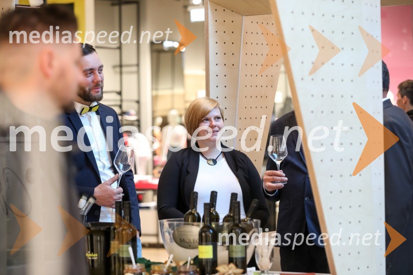  Aleksander Rigo, Rigo Vino;  ... Pubeci v centru Aleja Ljubljana