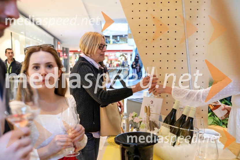 Pubeci v centru Aleja Ljubljana