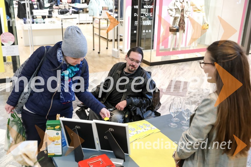 Pubeci v centru Aleja Ljubljana