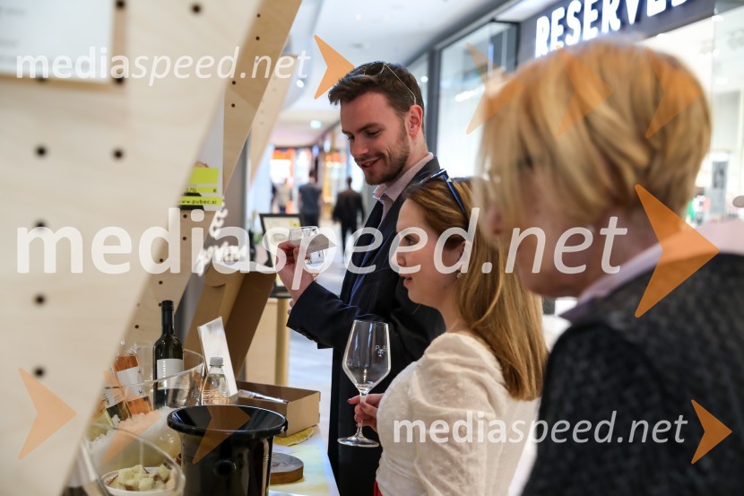 Pubeci v centru Aleja Ljubljana