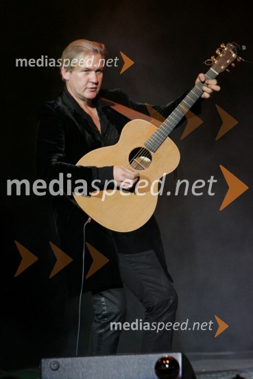 Johnny Logan, pevecJohnny Logan in Bahia Dance Group, koncert ob prvi obletnici Casino Mond