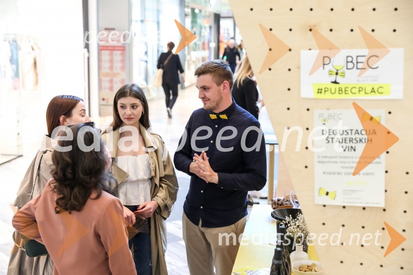 Adam  Valdhuber, Vino ValdhuberPubeci v centru Aleja Ljubljana