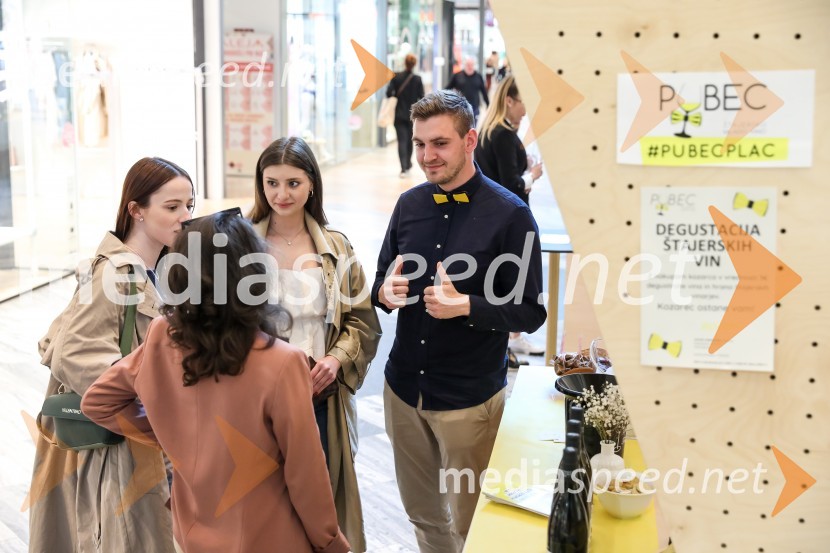  Adam  Valdhuber, Vino ValdhuberPubeci v centru Aleja Ljubljana