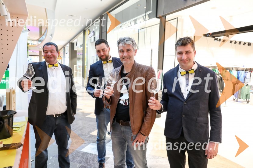  Dušan  Mulec, Vinogradništvo Mulec;  Aleksander Rigo, Rigo Vino;  Robert  Hafner, Vinarstvo Hafner;  Sandi  Fleisinger, Kmetija FleisingerPubeci v centru Aleja Ljubljana