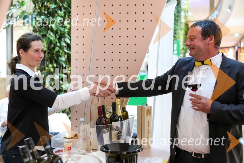  Sabina Horvat Goropevšek, Vino Horvat;  Dušan  Mulec, Vinogradništvo MulecPubeci v centru Aleja Ljubljana