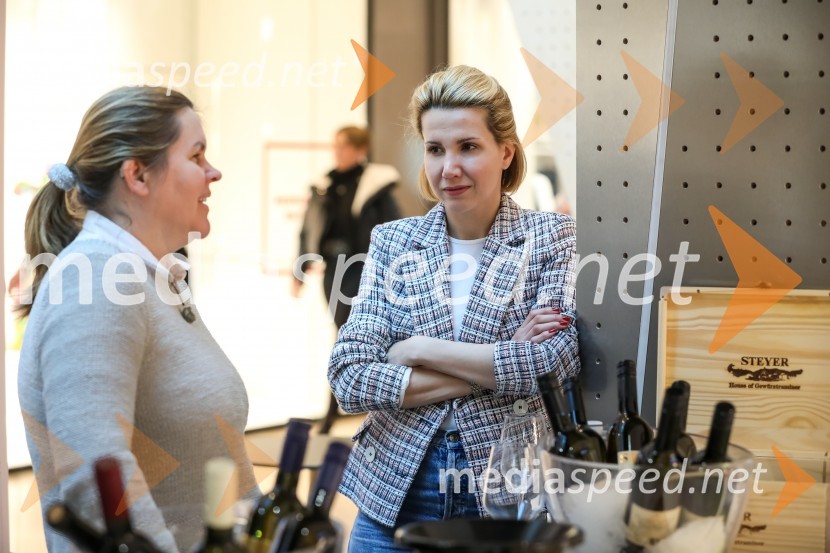  Magda Steyer, Steyer Vina;  Natalija Cvetko, vodja projektov, MediaspeedPubeci v centru Aleja Ljubljana