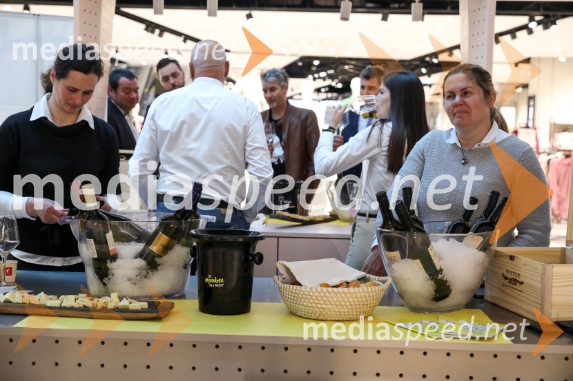 Pubeci v centru Aleja Ljubljana