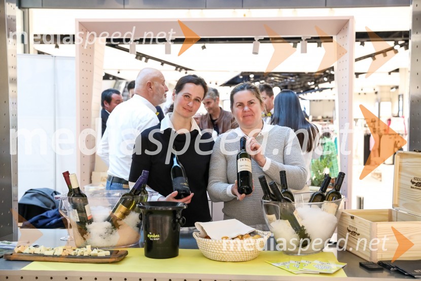  Sabina Horvat Goropevšek, Vino Horvat;  Magda Steyer, Steyer VinaPubeci v centru Aleja Ljubljana