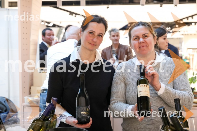  Sabina Horvat Goropevšek, Vino Horvat;  Magda Steyer, Steyer VinaPubeci v centru Aleja Ljubljana