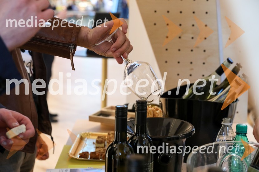 Pubeci v centru Aleja Ljubljana