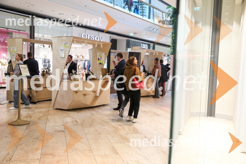 Pubeci v centru Aleja Ljubljana