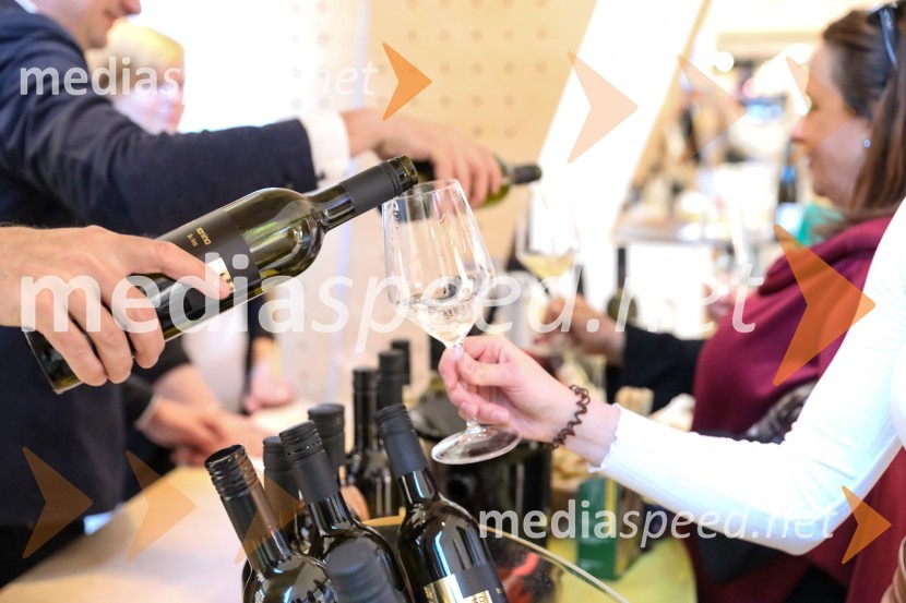 Pubeci v centru Aleja Ljubljana