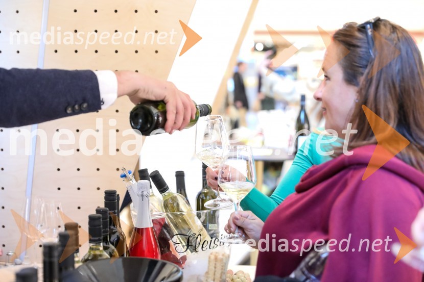 Pubeci v centru Aleja Ljubljana