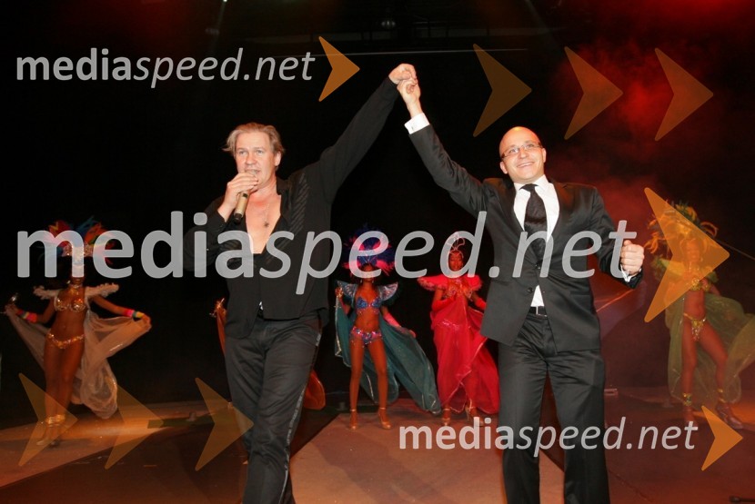Johnny Logan, pevec in Gregor Jeza, predsednik uprave Hit Šentilj d.d.Johnny Logan in Bahia Dance Group, koncert ob prvi obletnici Casino Mond