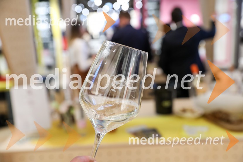 Pubeci v centru Aleja Ljubljana