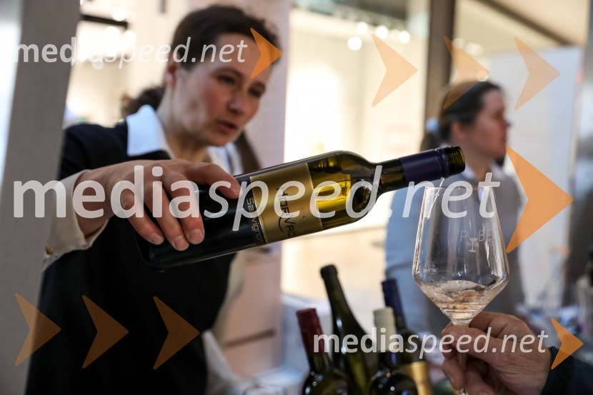 Pubeci v centru Aleja Ljubljana