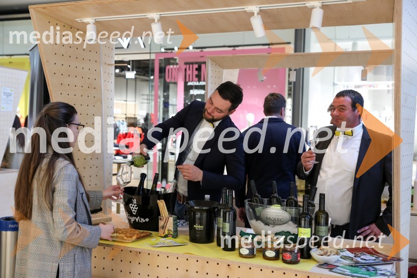  Ines  Jemenšek, Mediaspeed;  Aleksander Rigo, Rigo Vino;  Dušan  Mulec, Vinogradništvo MulecPubeci v centru Aleja Ljubljana