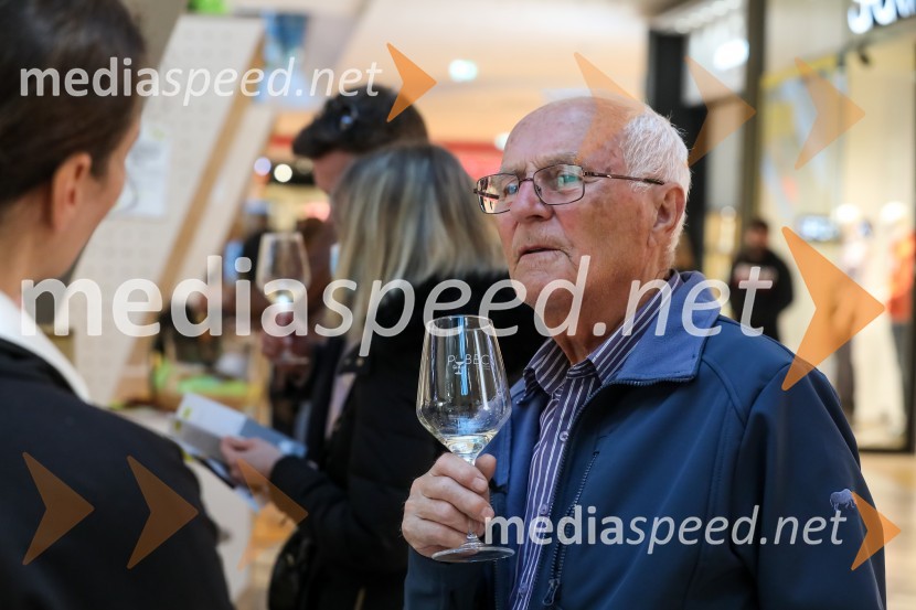 Pubeci v centru Aleja Ljubljana