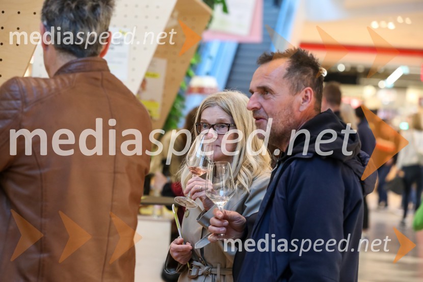 Pubeci v centru Aleja Ljubljana