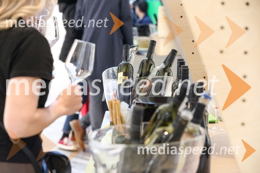 Pubeci v centru Aleja Ljubljana