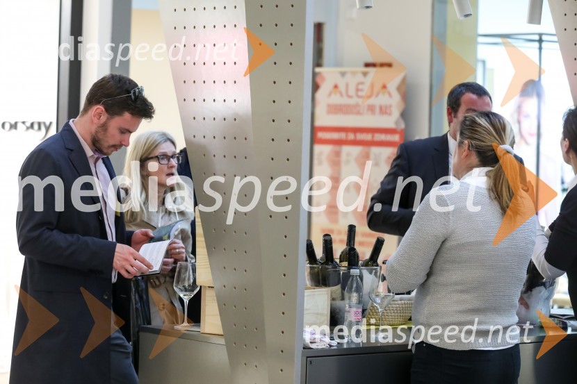 Pubeci v centru Aleja Ljubljana