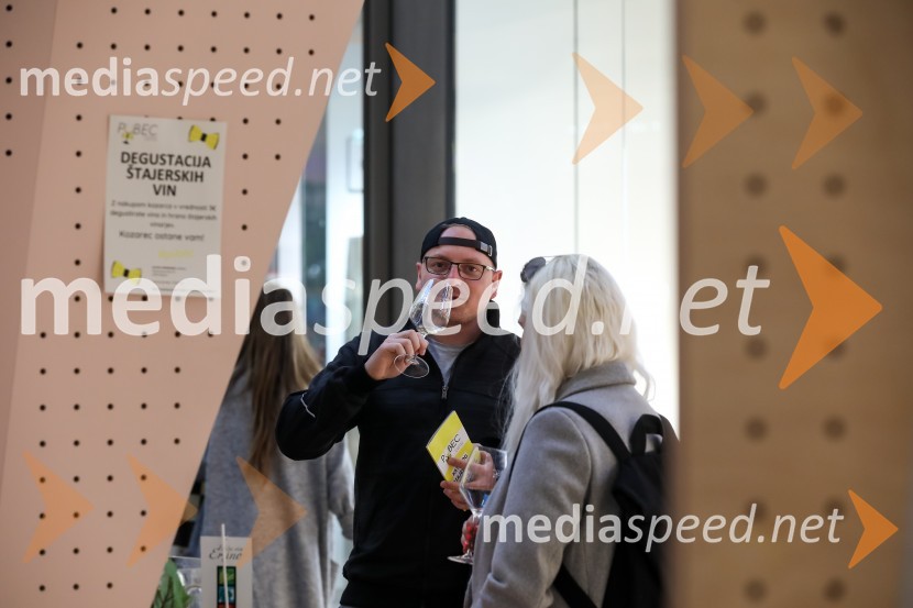 Pubeci v centru Aleja Ljubljana