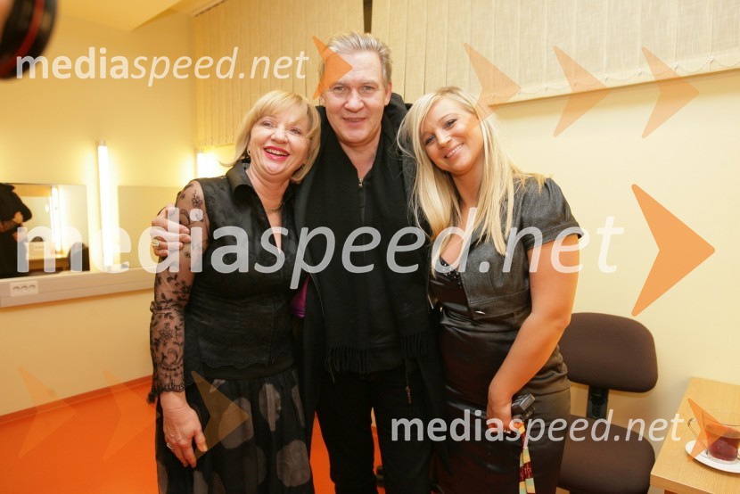 ..., Johnny Logan, pevec in Nika Marolt, organizatorka zabavnega programa v igralniško-zabaviščnem centru MondJohnny Logan in Bahia Dance Group, koncert ob prvi obletnici Casino Mond