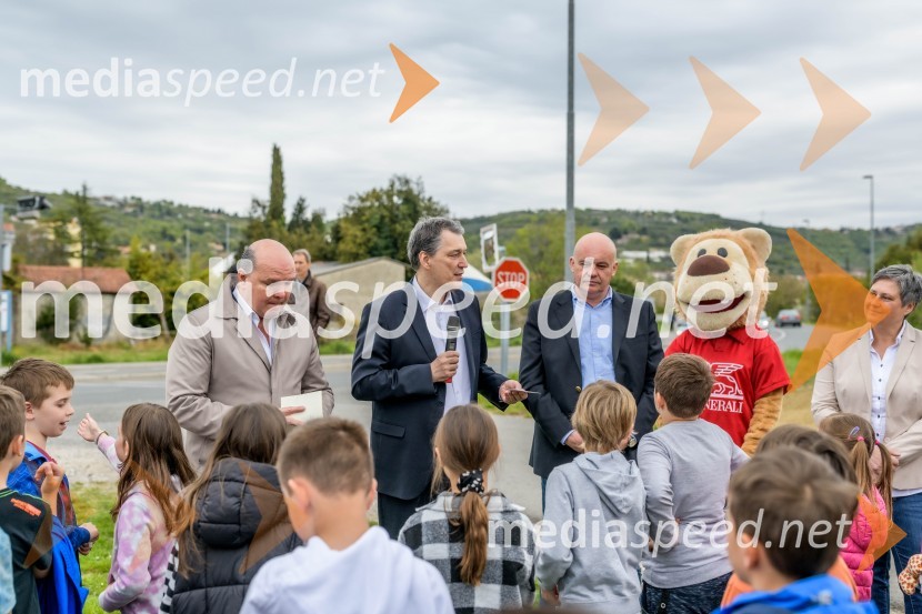   Đenio Zadković, župan, Občina Piran;  Matija Šenk, član uprave, Generali;  Robert Štaba, Predsednik Zavoda Varna potTudi v občini Piran z novo 3D-zebro na šolski poti