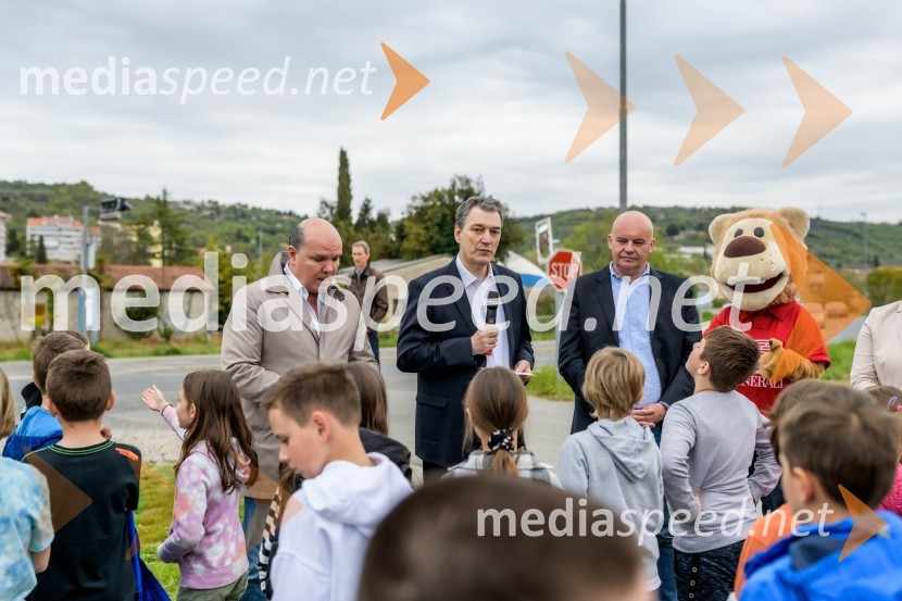   Đenio Zadković, župan, Občina Piran;  Matija Šenk, član uprave, Generali;  Robert Štaba, Predsednik Zavoda Varna potTudi v občini Piran z novo 3D-zebro na šolski poti