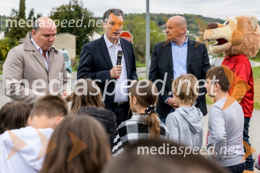   Đenio Zadković, župan, Občina Piran;  Matija Šenk, član uprave, Generali;  Robert Štaba, Predsednik Zavoda Varna potTudi v občini Piran z novo 3D-zebro na šolski poti