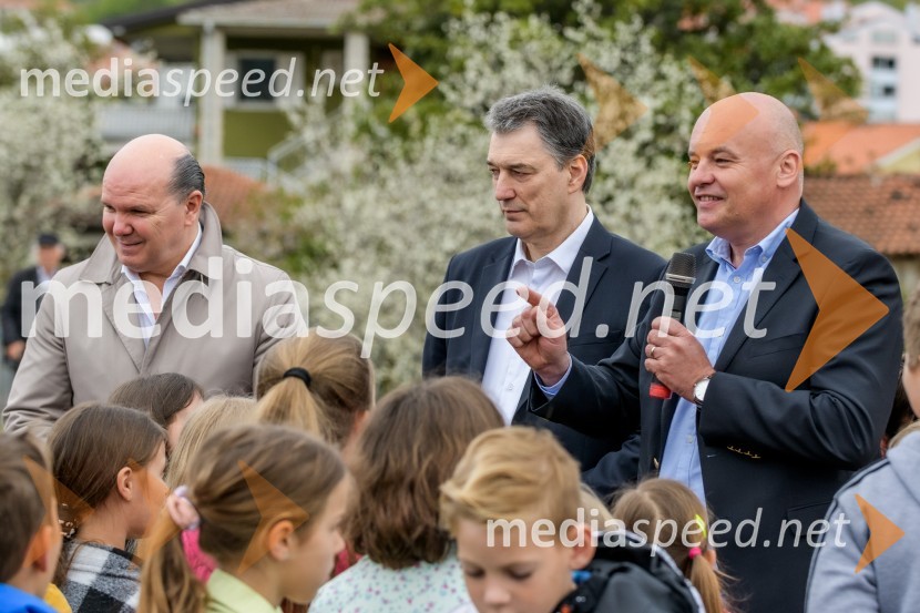   Đenio Zadković, župan, Občina Piran;  Matija Šenk, član uprave, Generali;  Robert Štaba, Predsednik Zavoda Varna potTudi v občini Piran z novo 3D-zebro na šolski poti