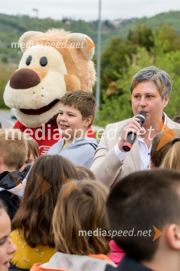  Tanja Vincelj, ravnateljica Osnovne šole LucijaTudi v občini Piran z novo 3D-zebro na šolski poti