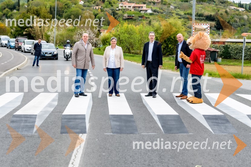   Đenio Zadković, župan, Občina Piran;  Tanja Vincelj, ravnateljica Osnovne šole Lucija;  Matija Šenk, član uprave, Generali;  Robert Štaba, Predsednik Zavoda Varna potTudi v občini Piran z novo 3D-zebro na šolski poti