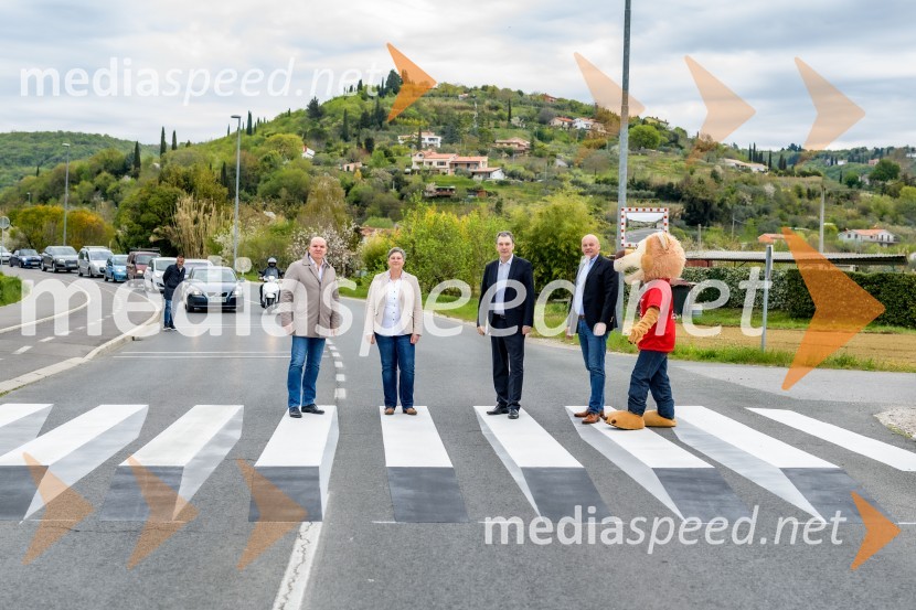   Đenio Zadković, župan, Občina Piran;  Tanja Vincelj, ravnateljica Osnovne šole Lucija;  Matija Šenk, član uprave, Generali;  Robert Štaba, Predsednik Zavoda Varna potTudi v občini Piran z novo 3D-zebro na šolski poti