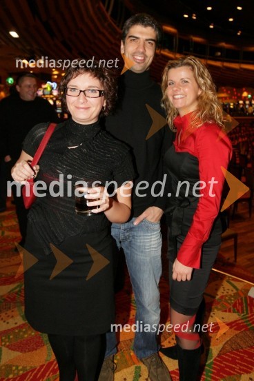 Katarina Pernat, redaktorica mariborskega uredništva brezplačnega tednika Žurnal, Bor Greiner, odgovorni urednik radia City in Aleksandra Godec, novinarkaJohnny Logan in Bahia Dance Group, koncert ob prvi obletnici Casino Mond
