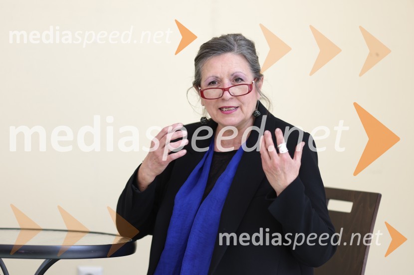 dr. Vesna  Vuk Godina, antropologinja, predavateljicaVesna Vuk Godina, portret antropologinje