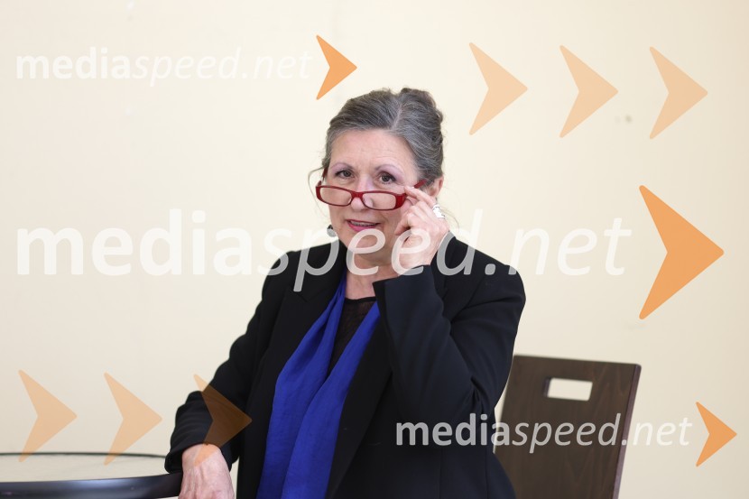 dr. Vesna  Vuk Godina, antropologinja, predavateljicaVesna Vuk Godina, portret antropologinje