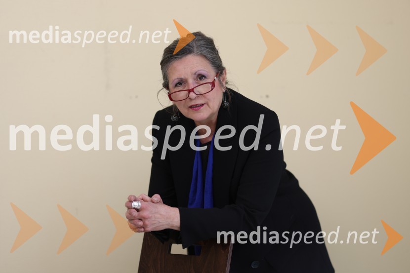 dr. Vesna  Vuk Godina, antropologinja, predavateljicaVesna Vuk Godina, portret antropologinje