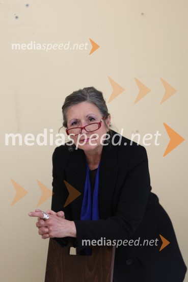 dr. Vesna  Vuk Godina, antropologinja, predavateljicaVesna Vuk Godina, portret antropologinje