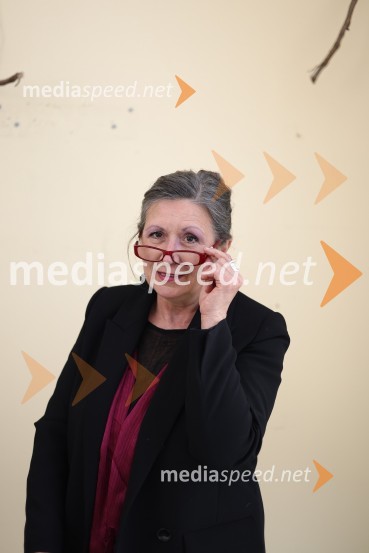 dr. Vesna  Vuk Godina, antropologinja, predavateljicaVesna Vuk Godina, portret antropologinje