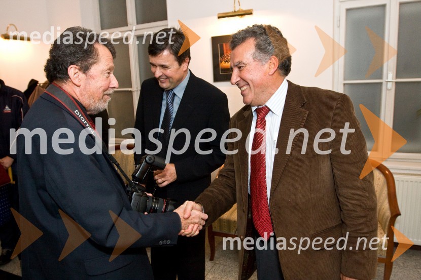 Stane Jerko, fotograf in ..., v ozadju Janoš Kern, organizator koncerta in direktor Imago SloveniaeTradicionalni božični koncert Imago Sloveniae