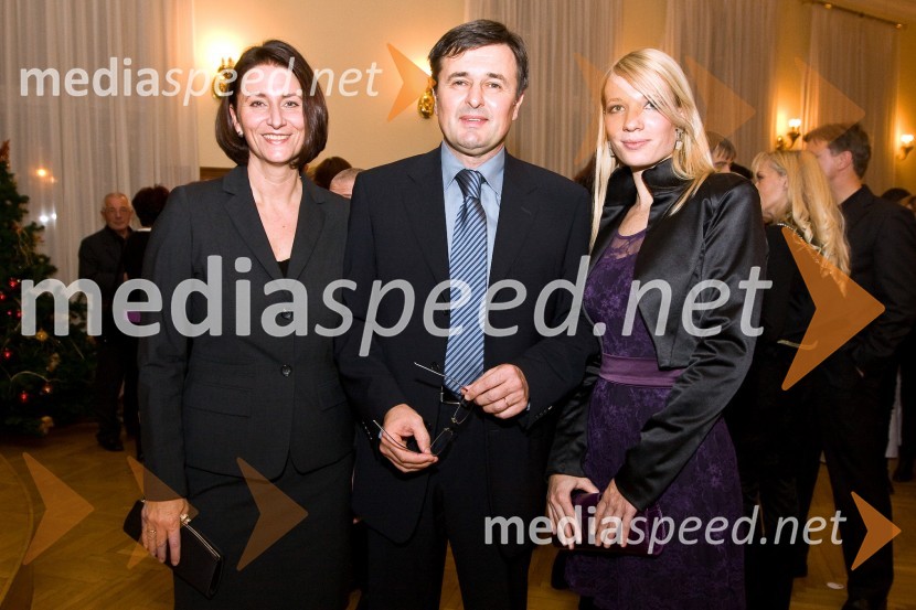 Janoš Kern, organizator koncerta in direktor Imago Sloveniae s soprogo in Ana Šinkovec, pianistkaTradicionalni božični koncert Imago Sloveniae