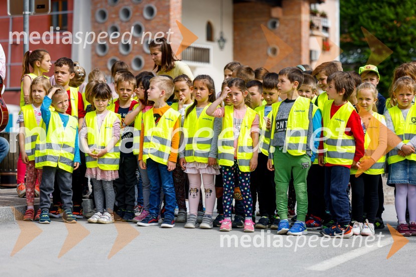 Inovativna 3D-zebra skrbi za bolj varno šolsko pot v Kobaridu