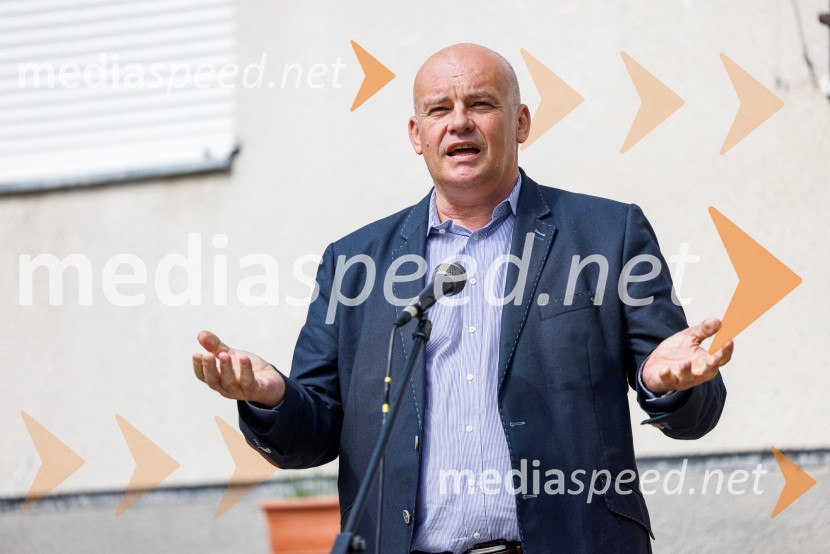  Robert Štaba, predsednik Zavoda Varna potInovativna 3D-zebra skrbi za bolj varno šolsko pot v Kobaridu